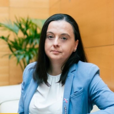  Dr. Emilia Tantar